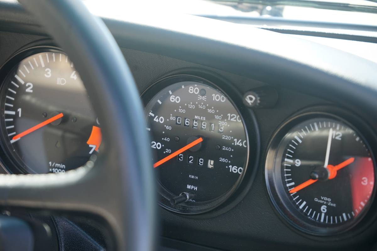 Porsche-911-carrera-1989-red-8