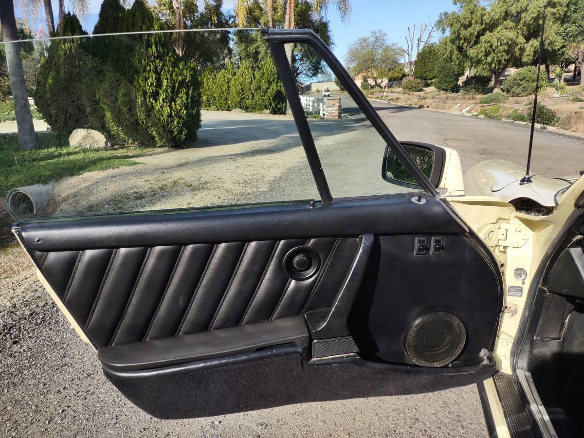 Porsche-911-s-1977-4