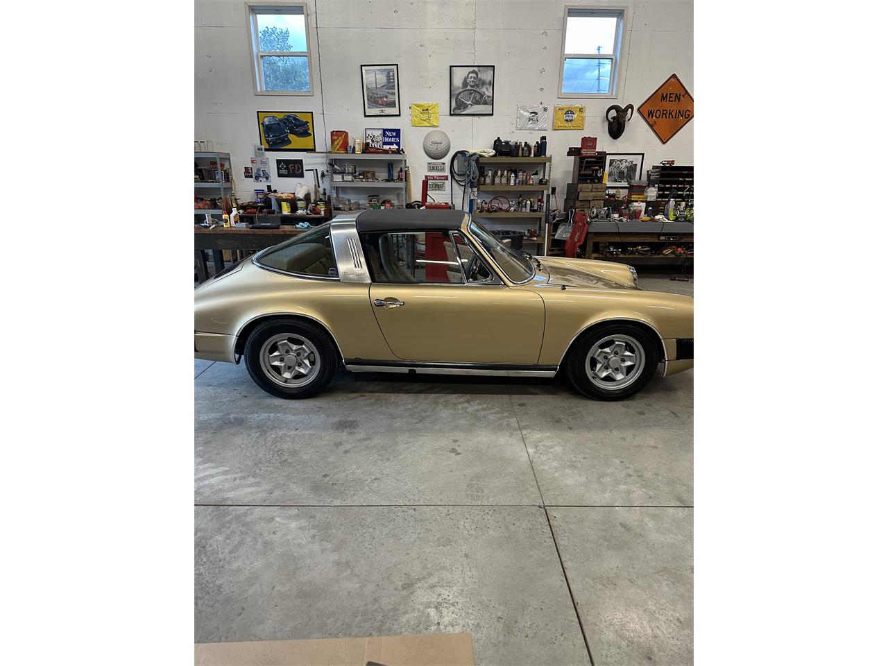 Porsche-911s-2dr-targa-1976-Platinum-metalic-Tan-1