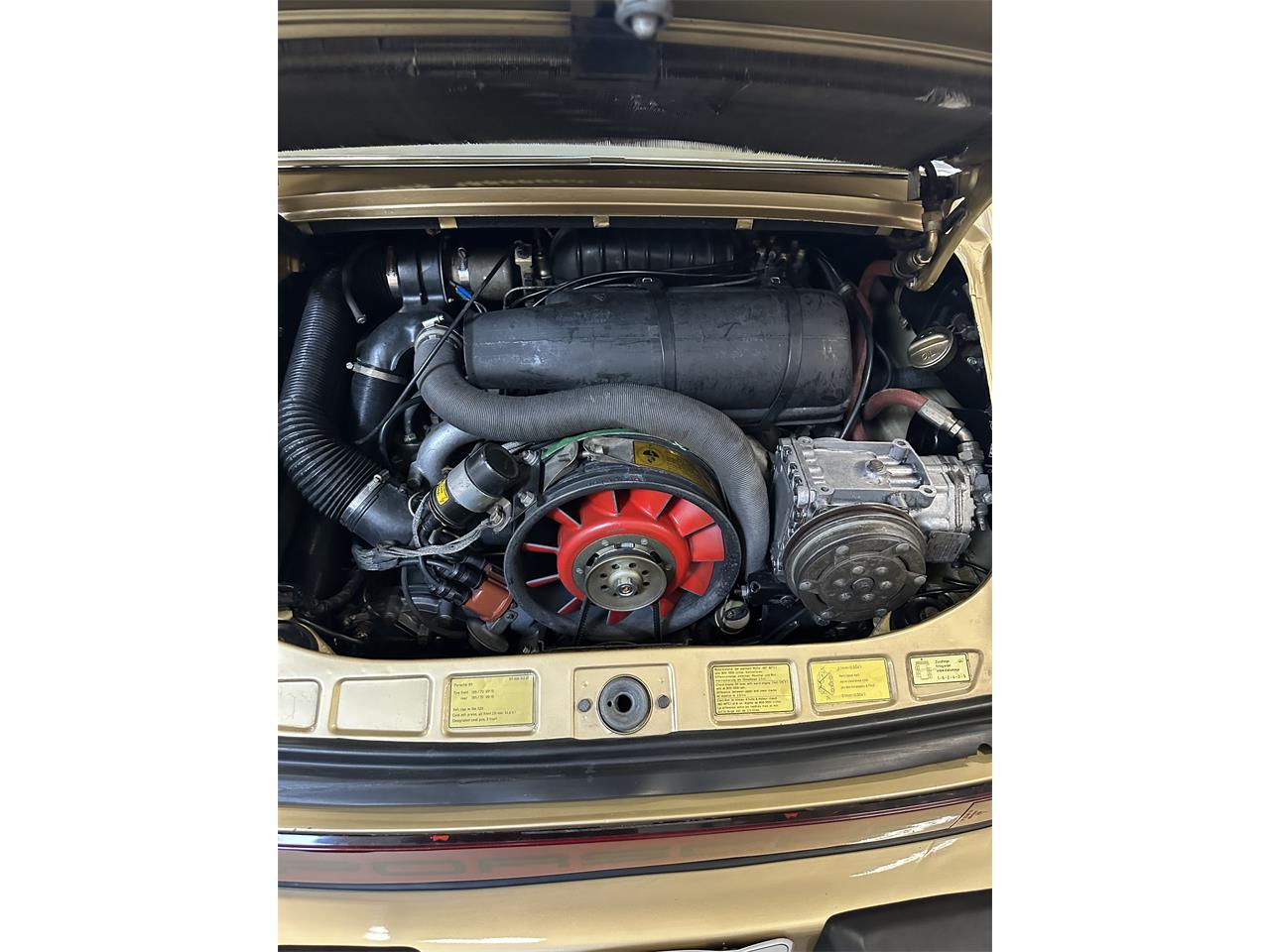 Porsche-911s-2dr-targa-1976-Platinum-metalic-Tan-12