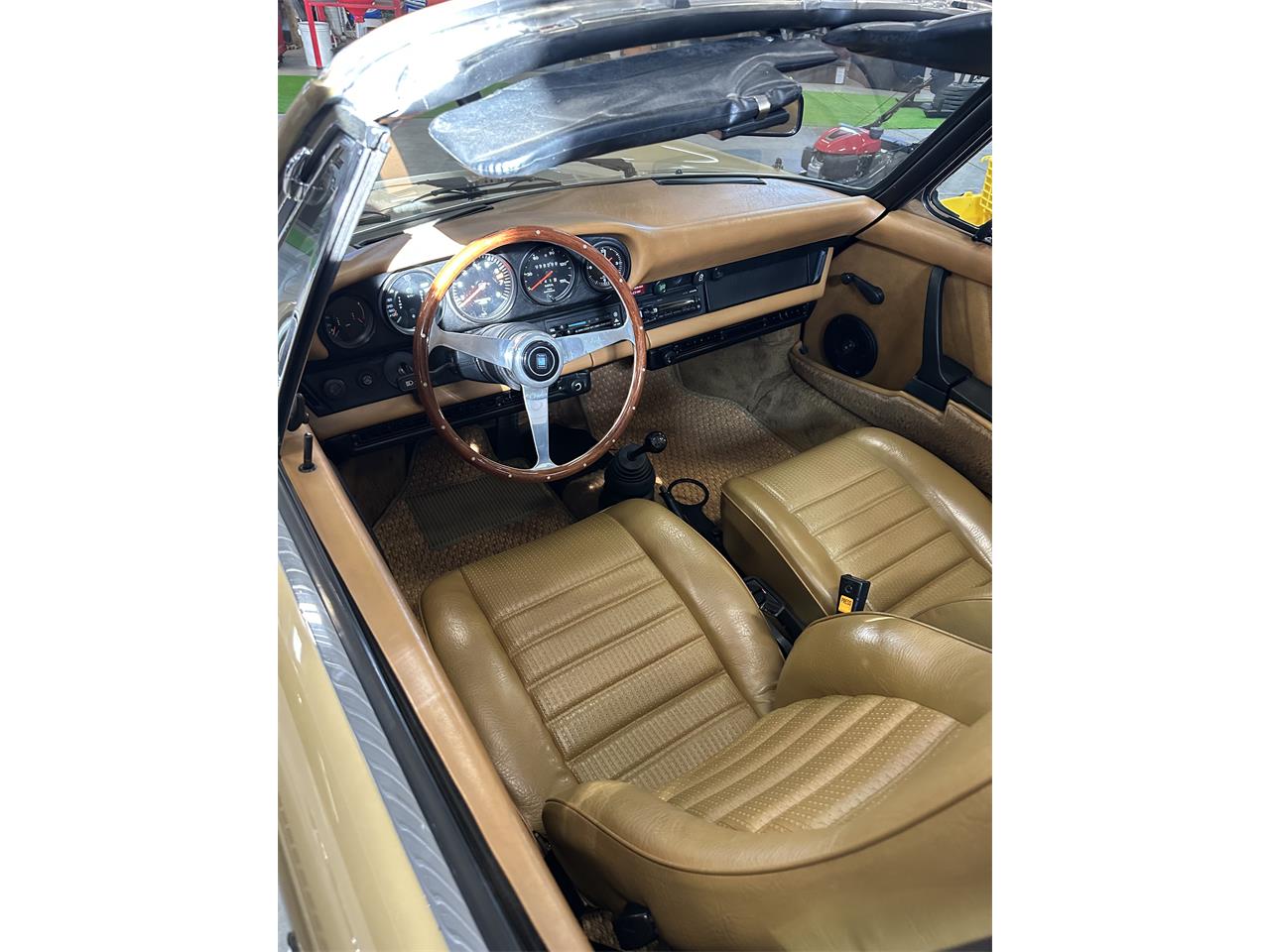 Porsche-911s-2dr-targa-1976-Platinum-metalic-Tan-2