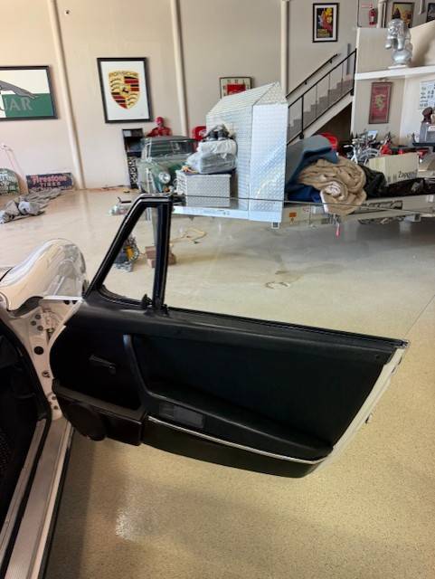 Porsche-911s-targa-1973-white-38