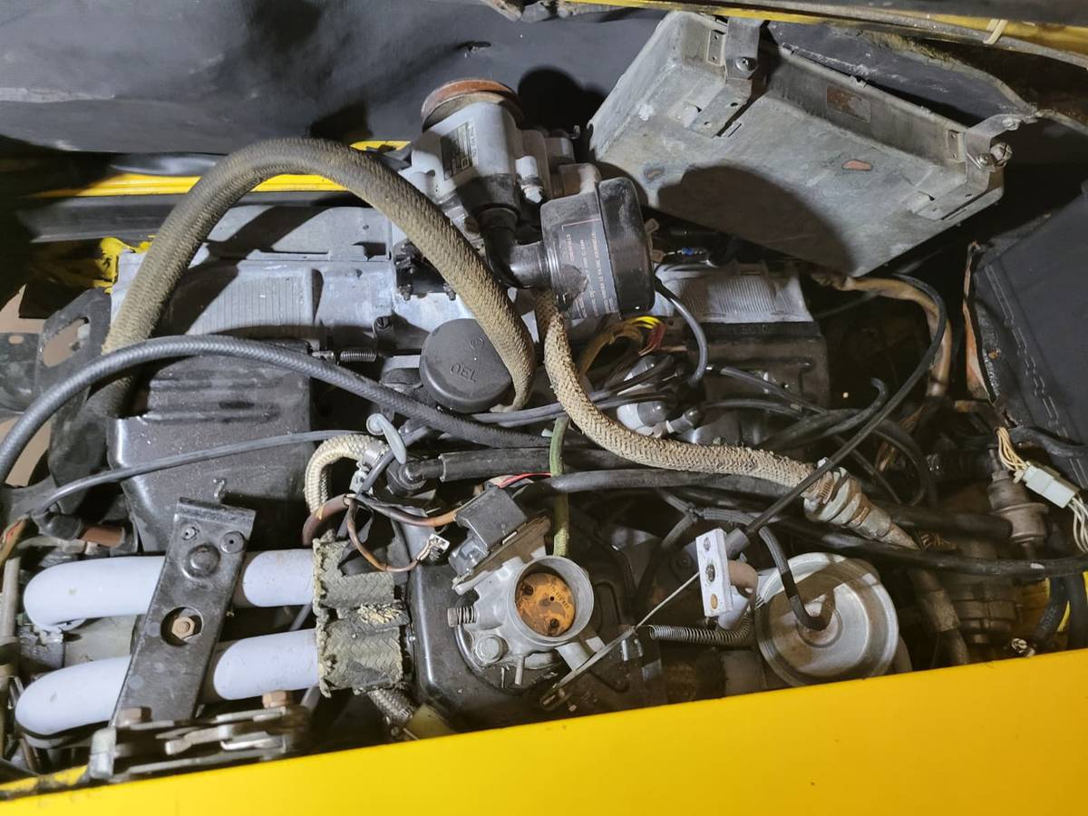 Porsche-914-2.0l-1976-yellow-11