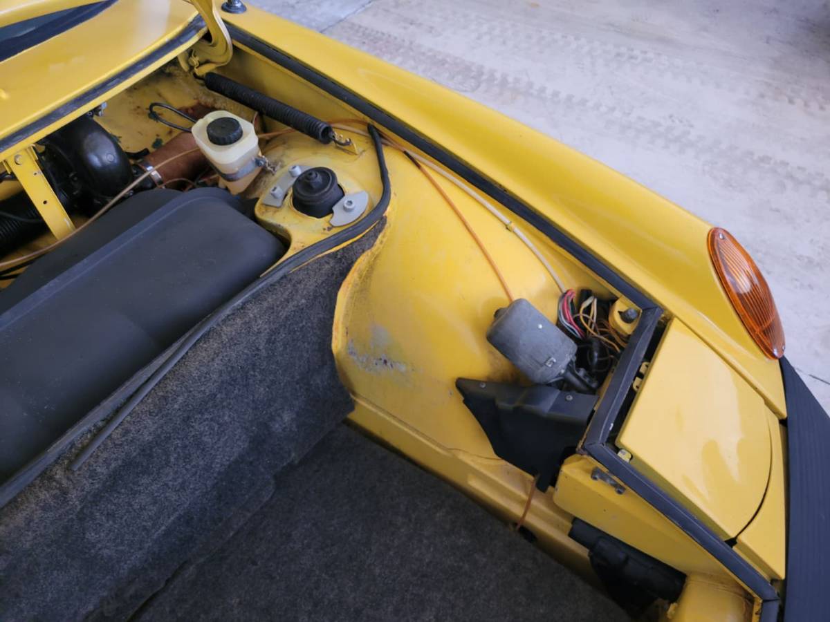 Porsche-914-2.0l-1976-yellow-3