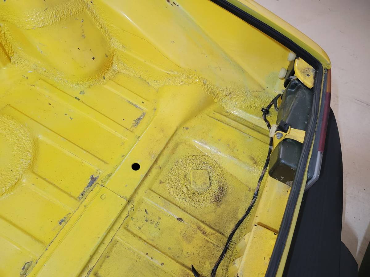 Porsche-914-2.0l-1976-yellow-7