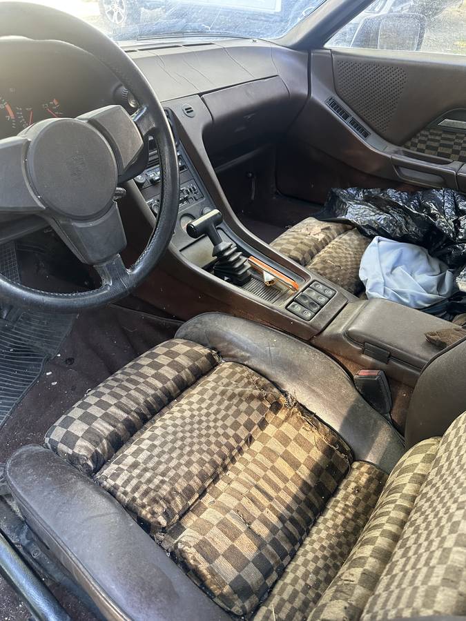 Porsche-928-1982-1