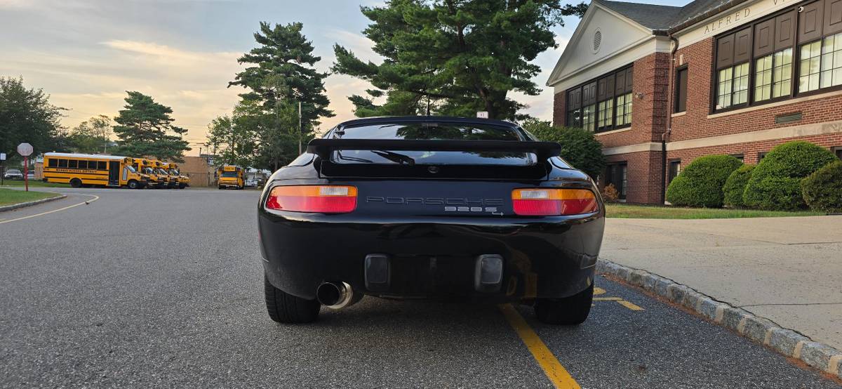 Porsche-928-1989-black-1