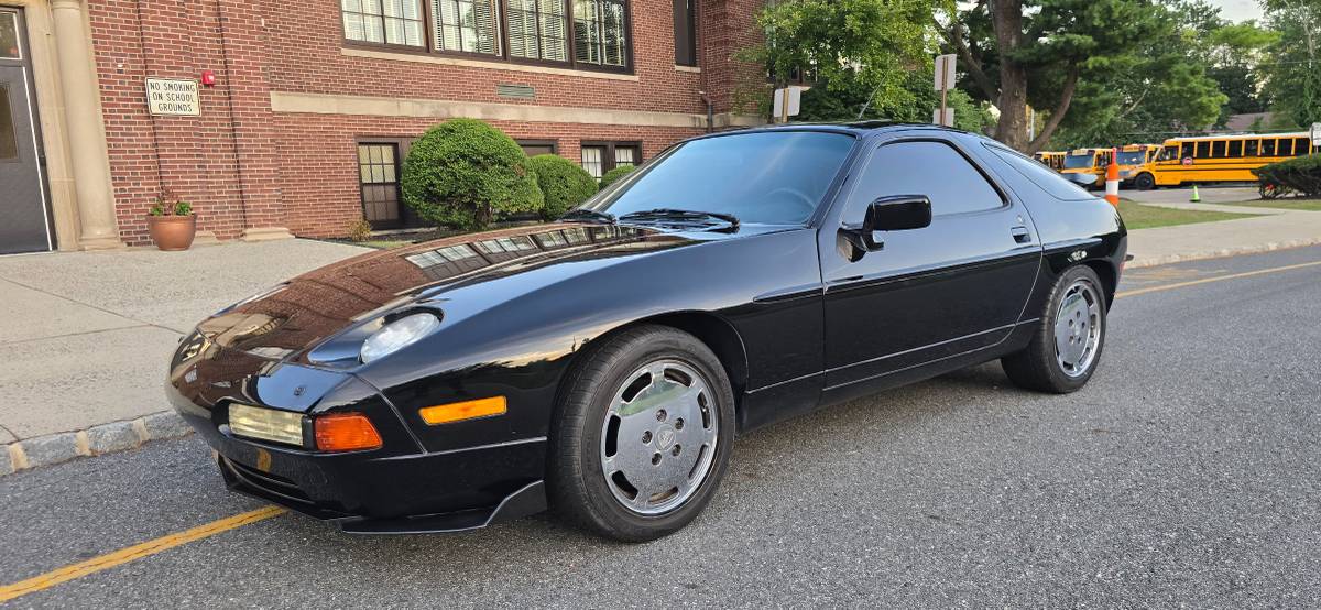 Porsche-928-1989-black-13