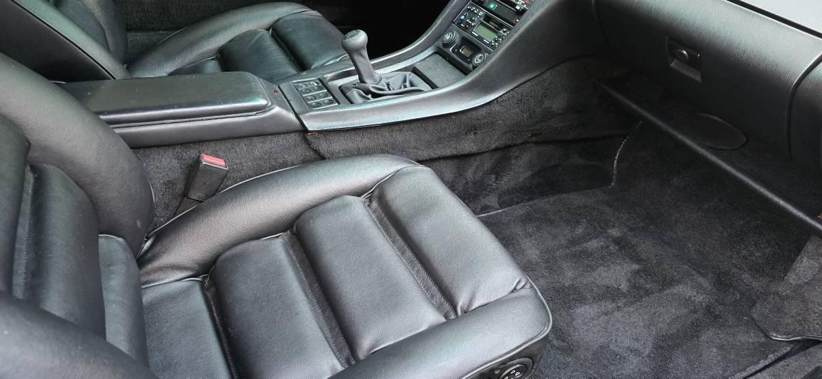 Porsche-928-1989-black-18