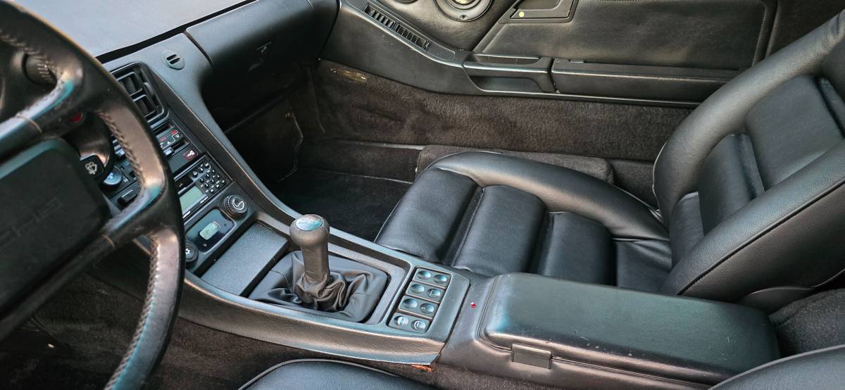 Porsche-928-1989-black-2