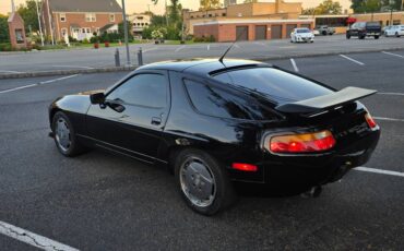 Porsche-928-1989-black-3