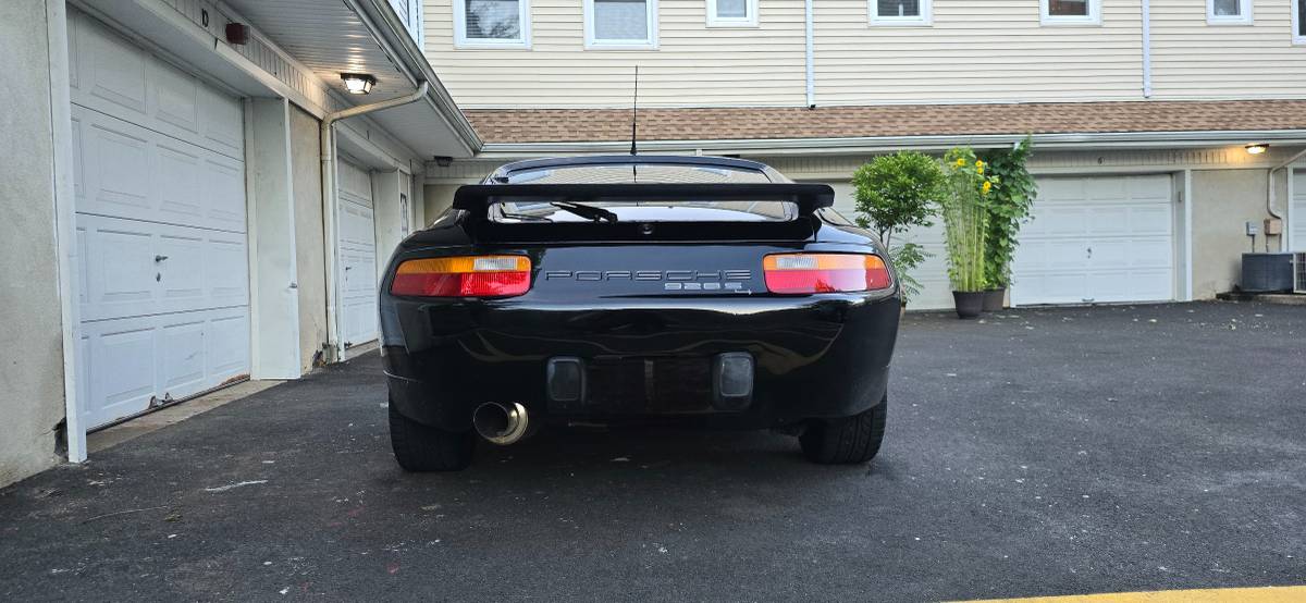 Porsche-928-1989-black-4