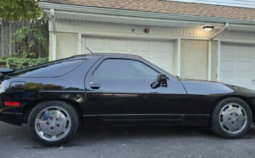 Porsche-928-1989-black-5