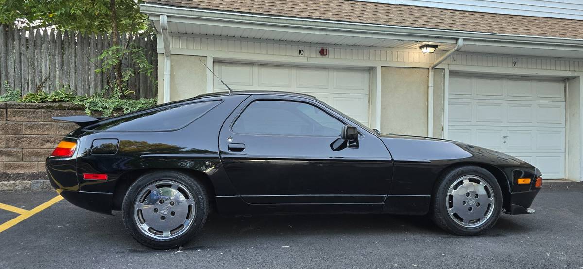 Porsche-928-1989-black-5