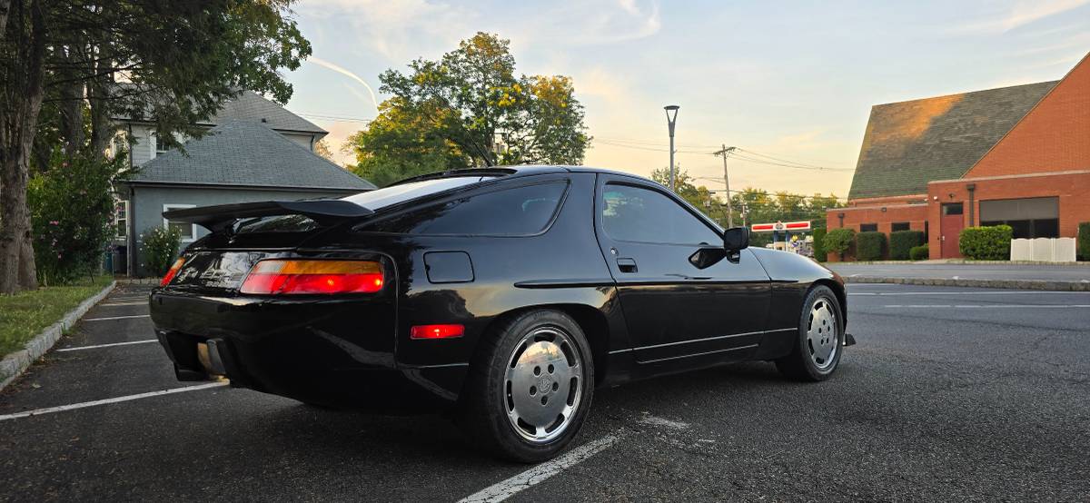 Porsche-928-1989-black-7