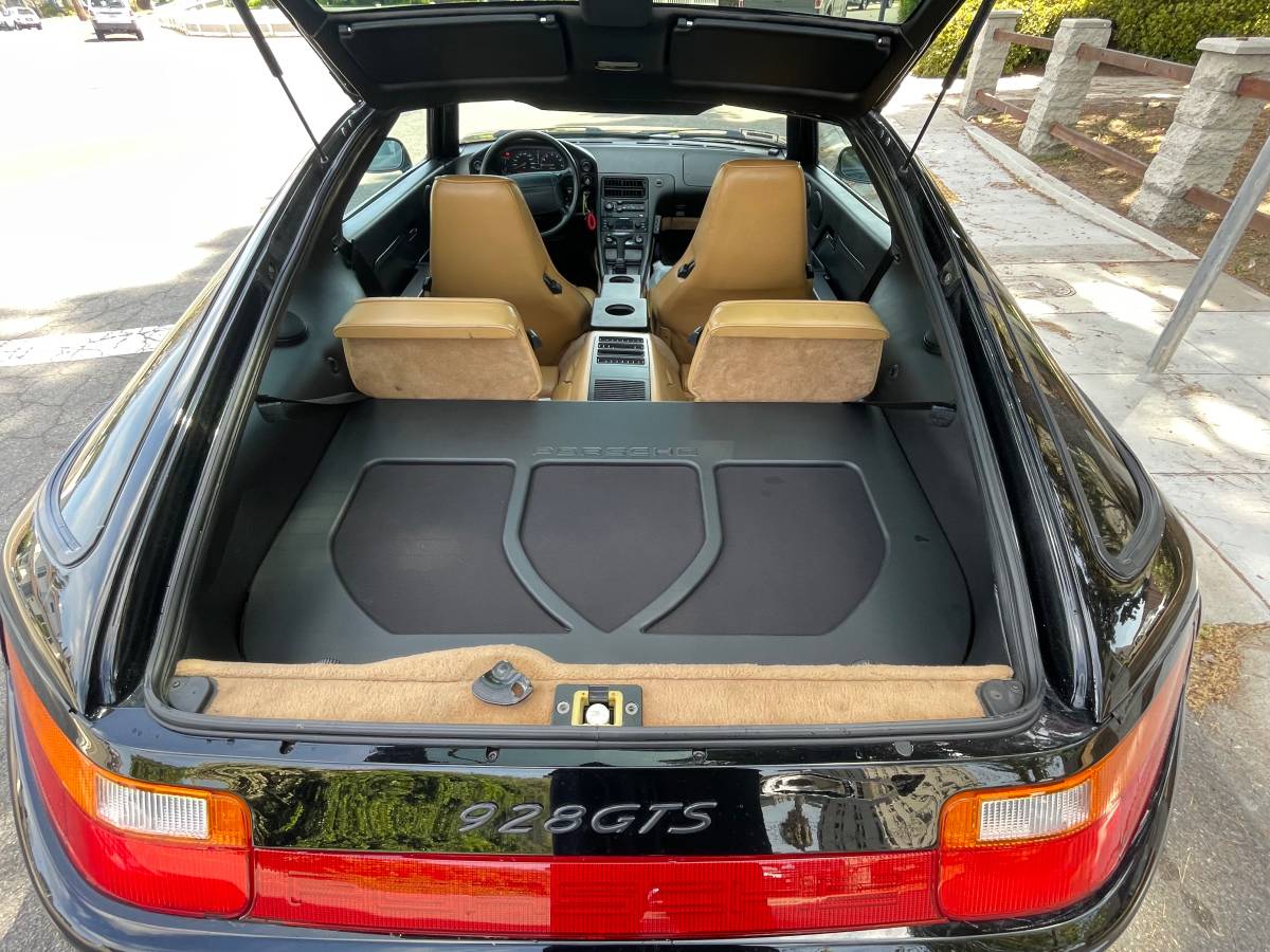 Porsche-928-gts-1994-black-13