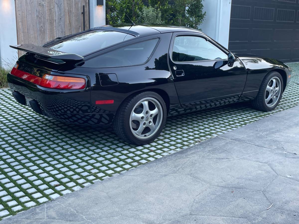 Porsche-928-gts-1994-black-7
