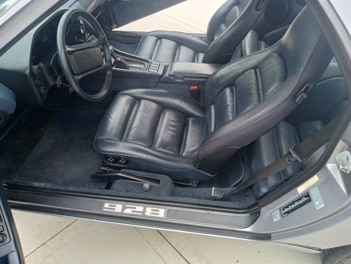 Porsche-928-s4-1989-silver-35