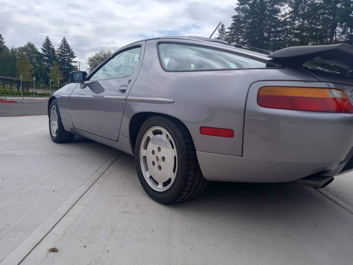 Porsche-928-s4-1989-silver-36