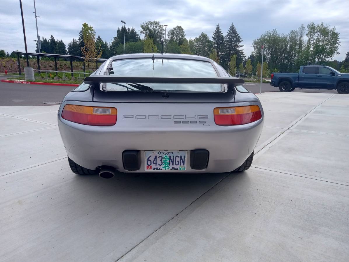 Porsche-928-s4-1989-silver-42