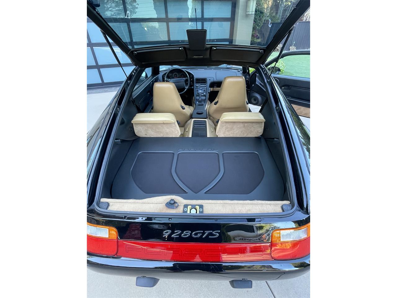 Porsche-928gts-1994-Black-Tan-44