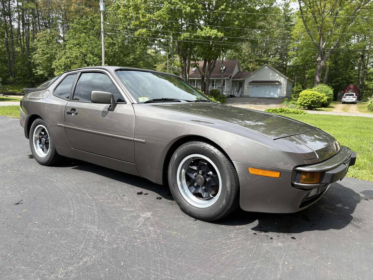 Porsche-944-1983-grey-1