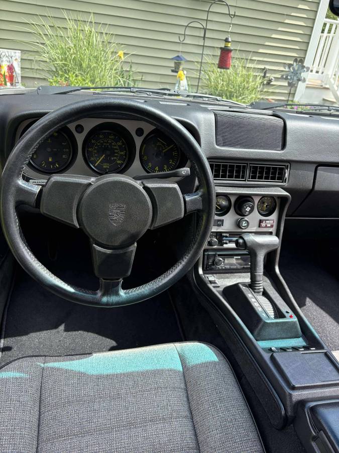 Porsche-944-1983-grey-5