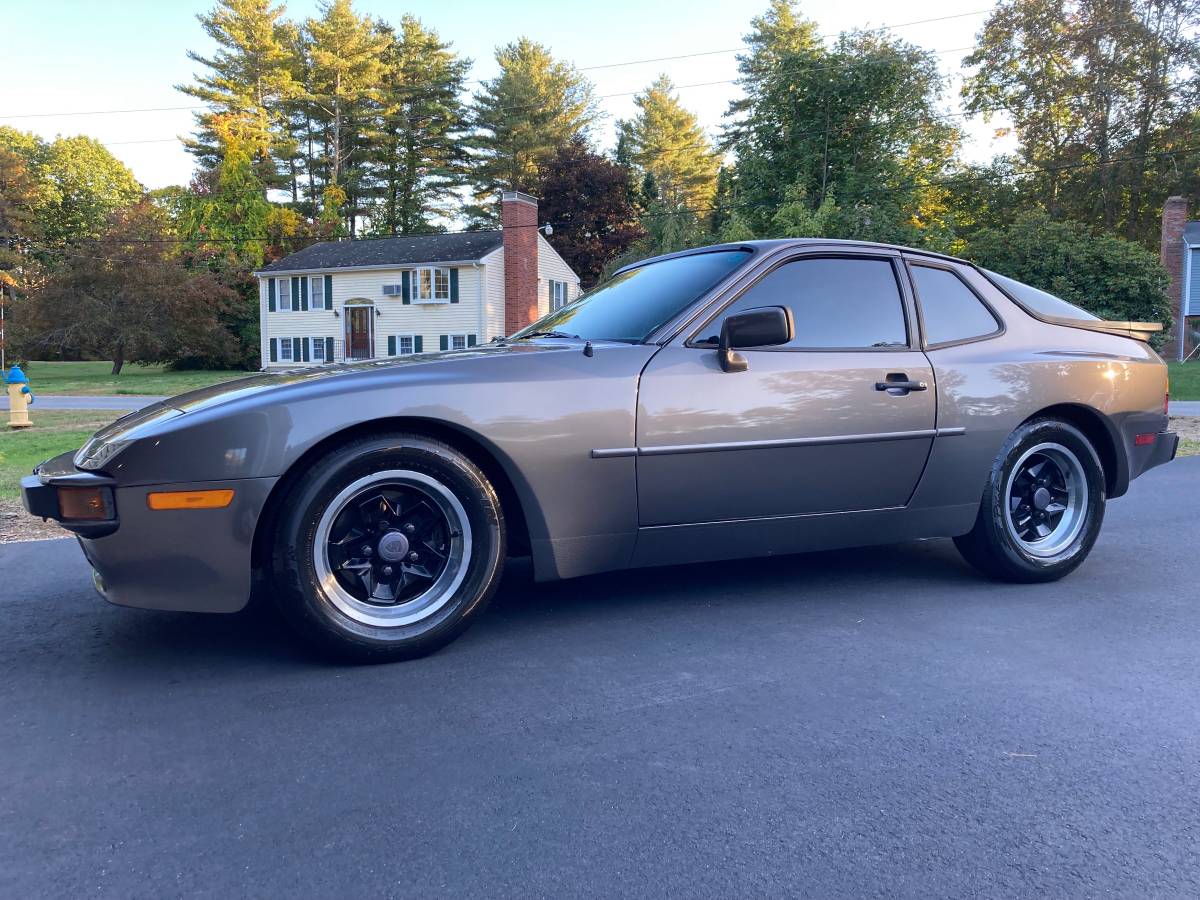 Porsche-944-1983-grey