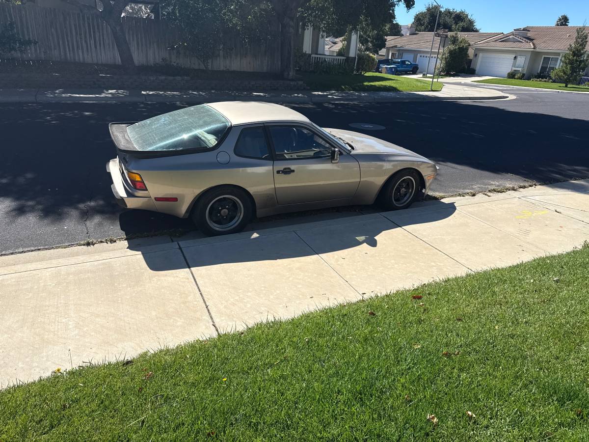 Porsche-944-1984-1