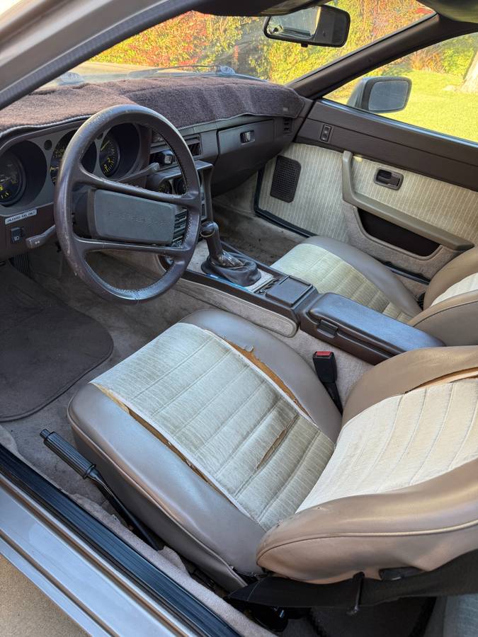 Porsche-944-1984-4