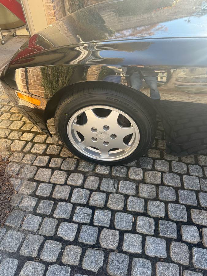 Porsche-944-1989-black-12