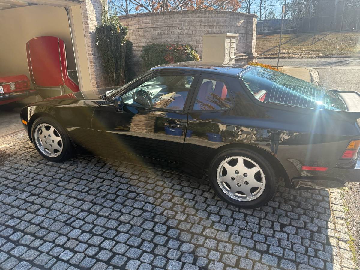 Porsche-944-1989-black-7