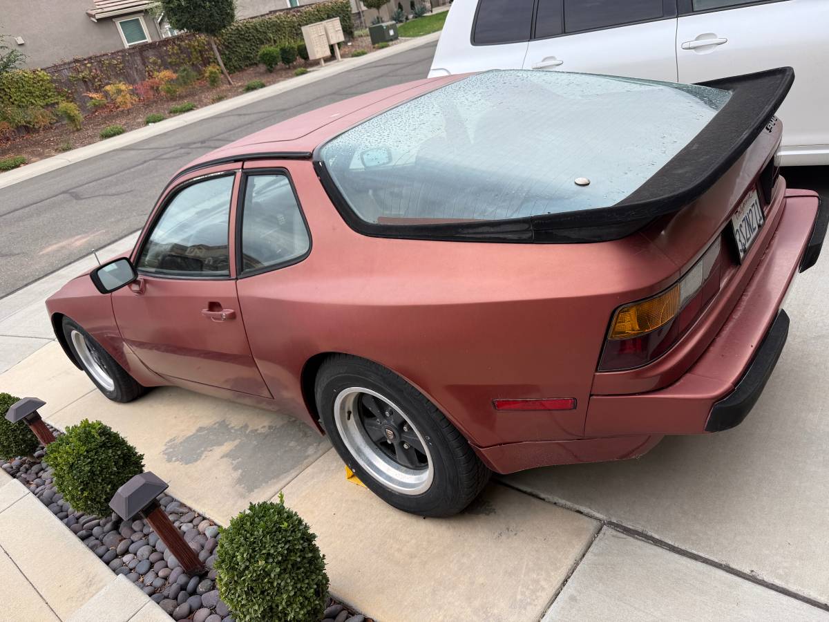 Porsche-944-na-1983-custom-1