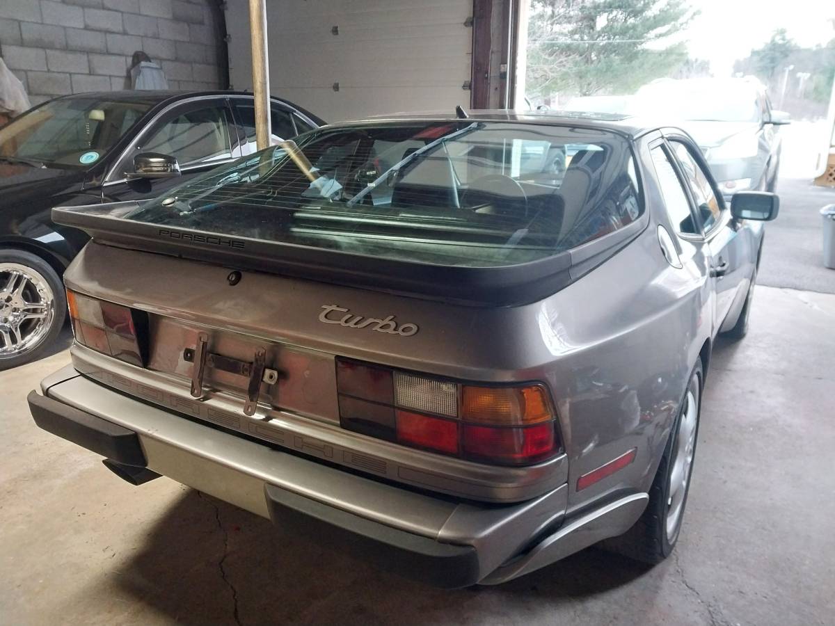 Porsche-944-turbo-1986-4