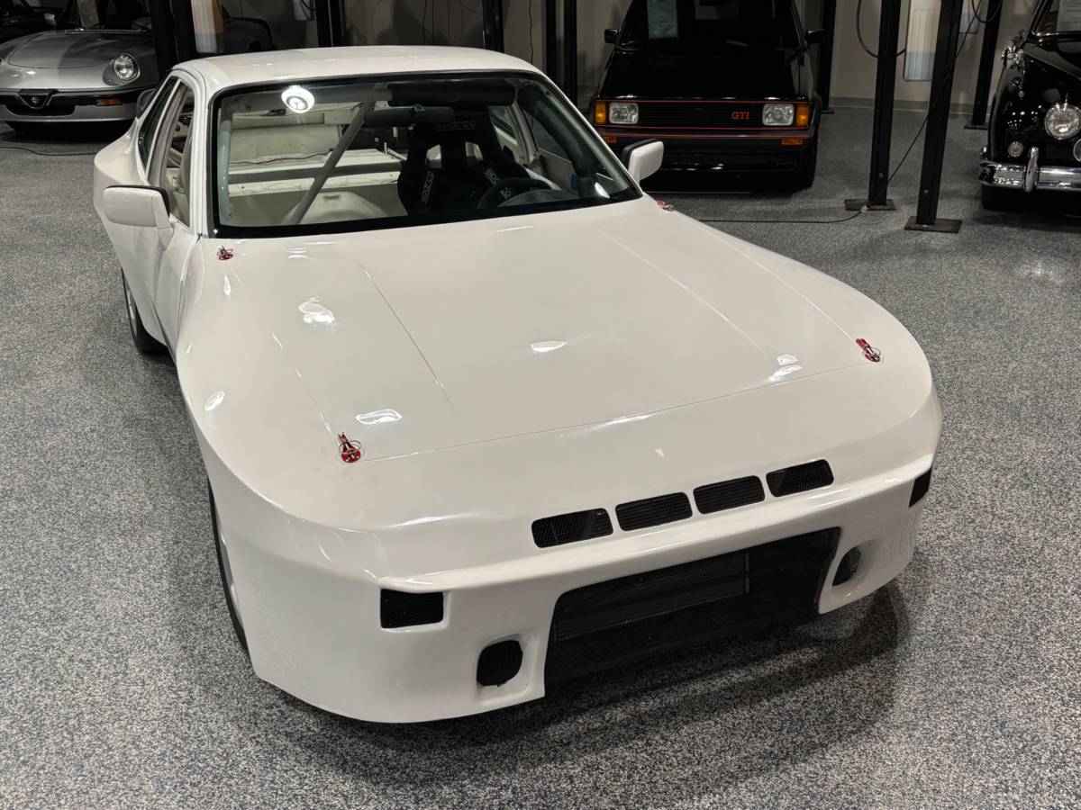 Porsche-944-turbo-1986-white-3