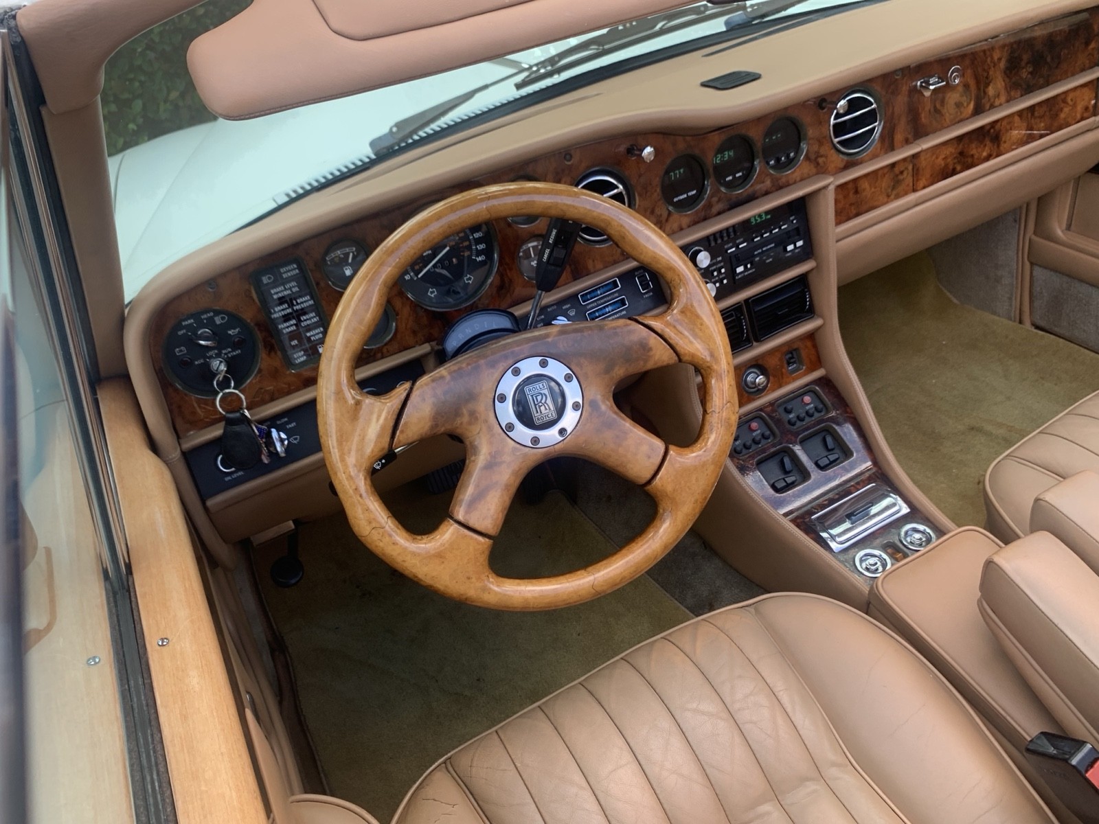 Rolls-Royce-Corniche-1986-25