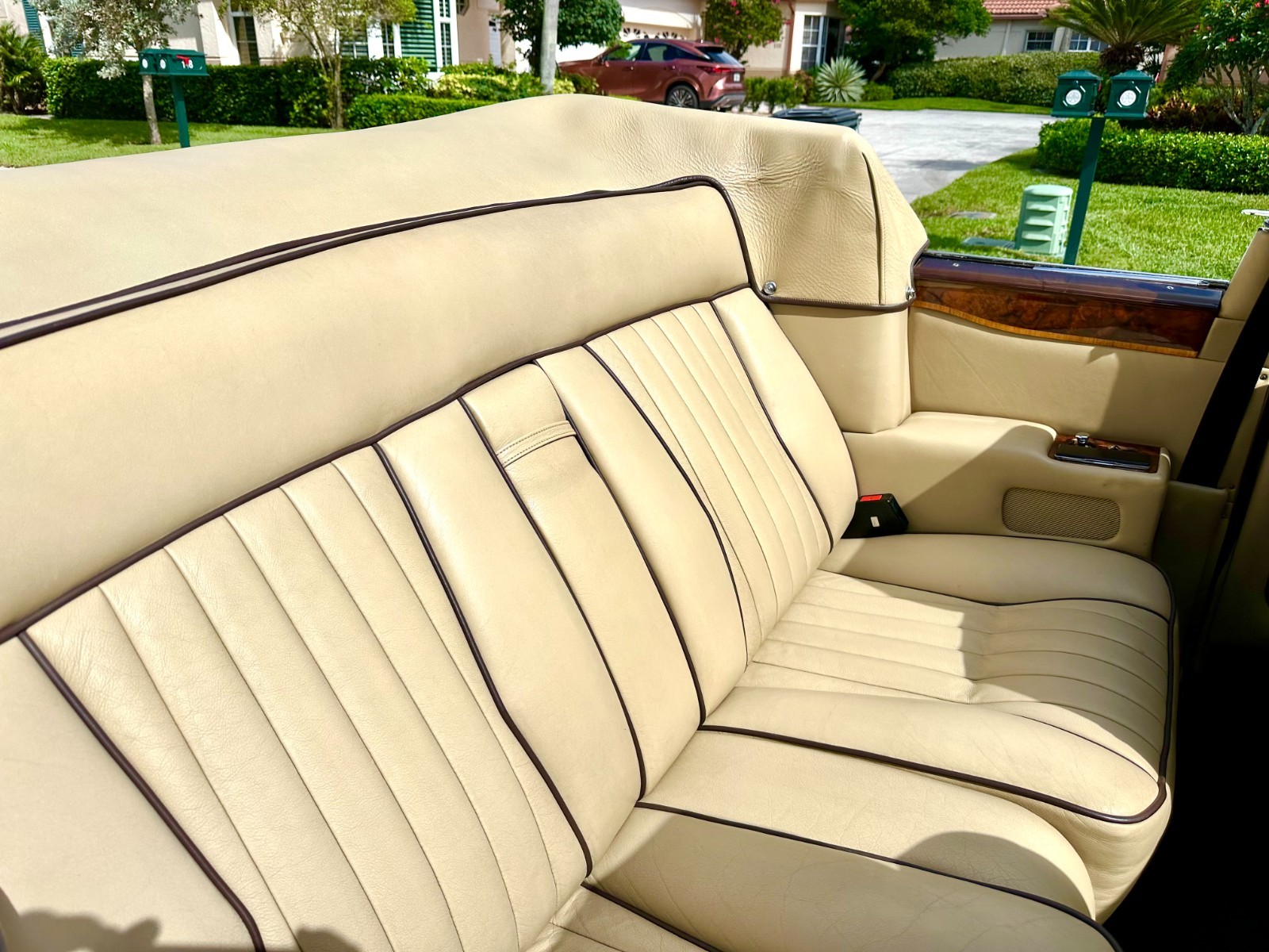 Rolls-Royce-Corniche-1986-Convertible-13