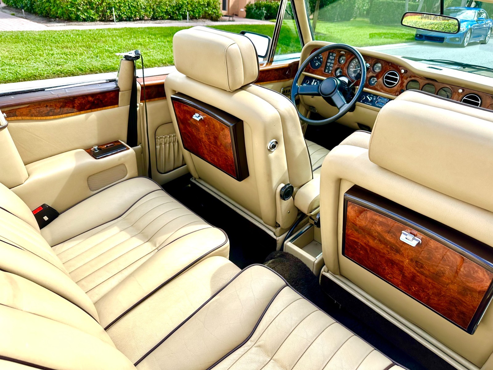 Rolls-Royce-Corniche-1986-Convertible-14
