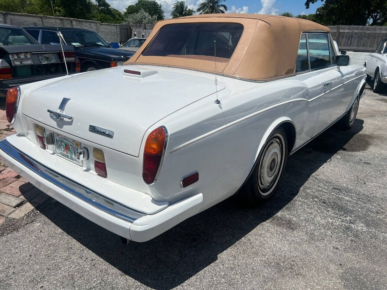 Rolls-Royce-Corniche-1988-Convertible-2