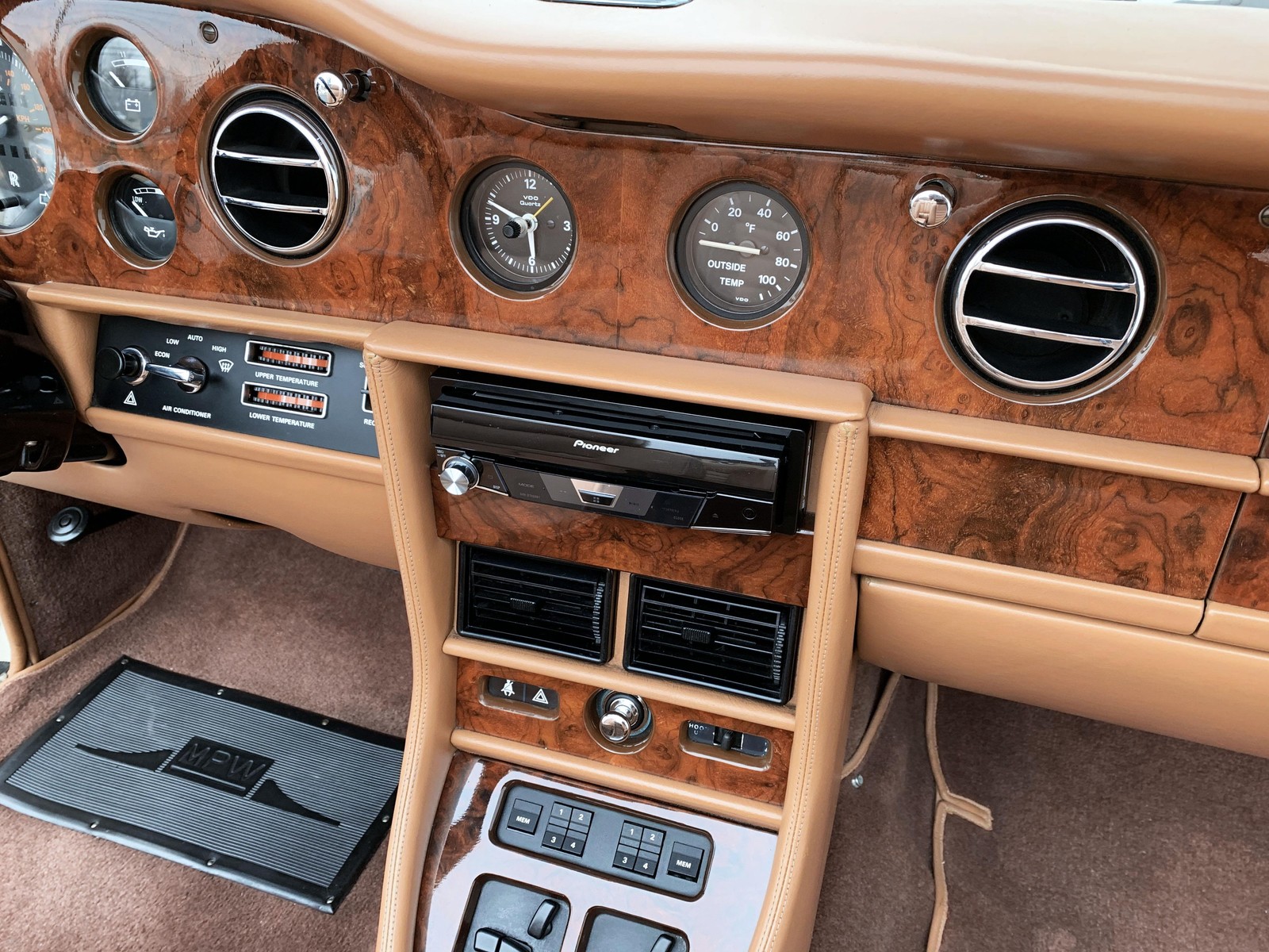 Rolls-Royce-Corniche-1989-31