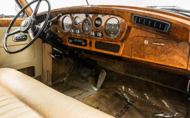 Rolls-Royce-Silver-Cloud-II-1960-Sedan-13