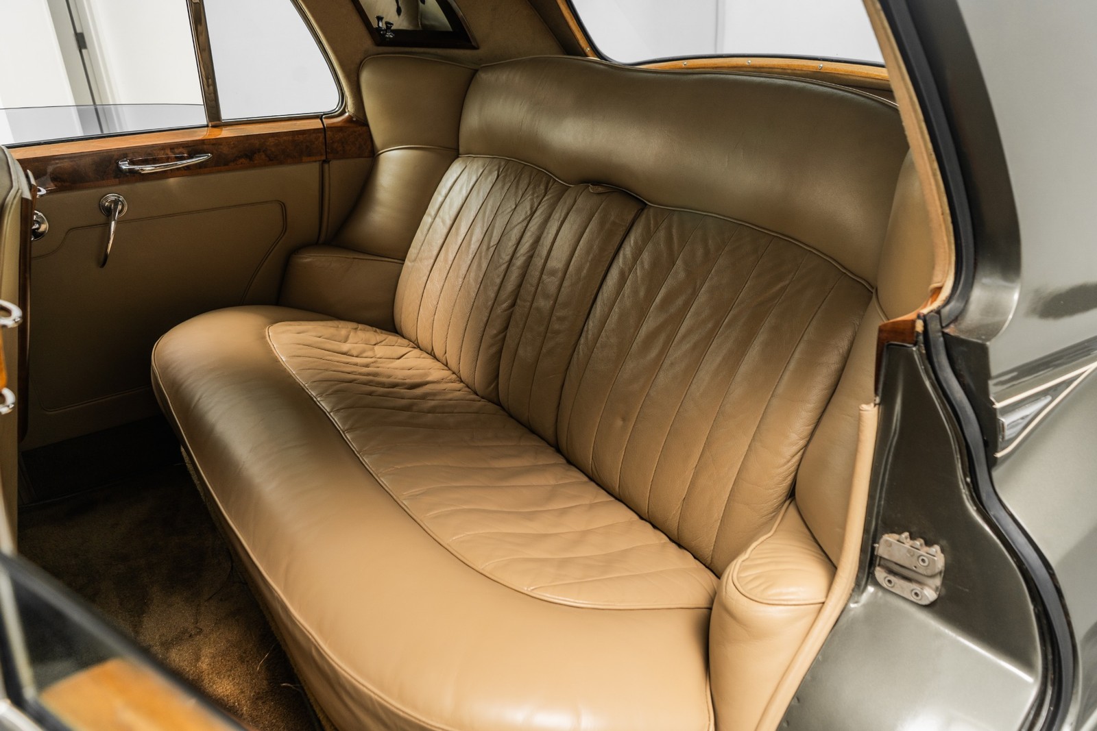 Rolls-Royce-Silver-Cloud-II-1960-Sedan-15