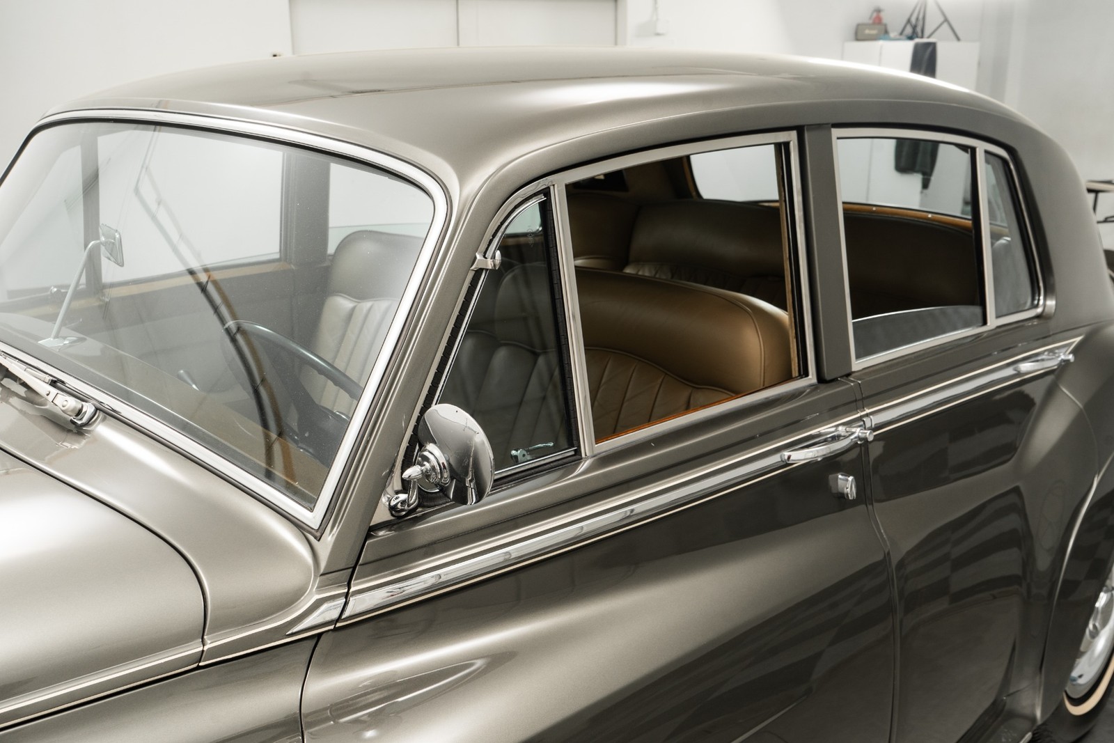 Rolls-Royce-Silver-Cloud-II-1960-Sedan-30
