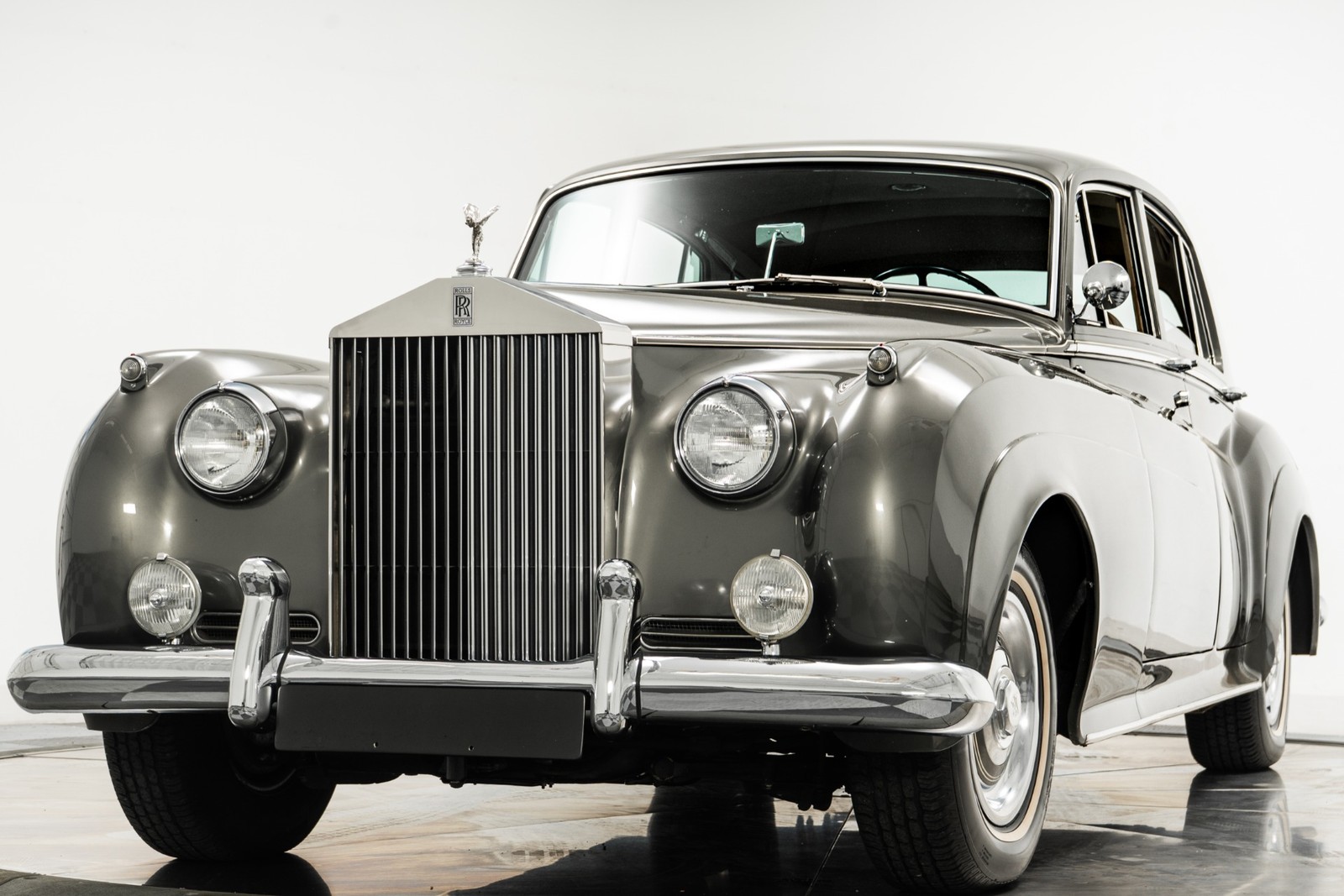 Rolls-Royce-Silver-Cloud-II-1960-Sedan-4