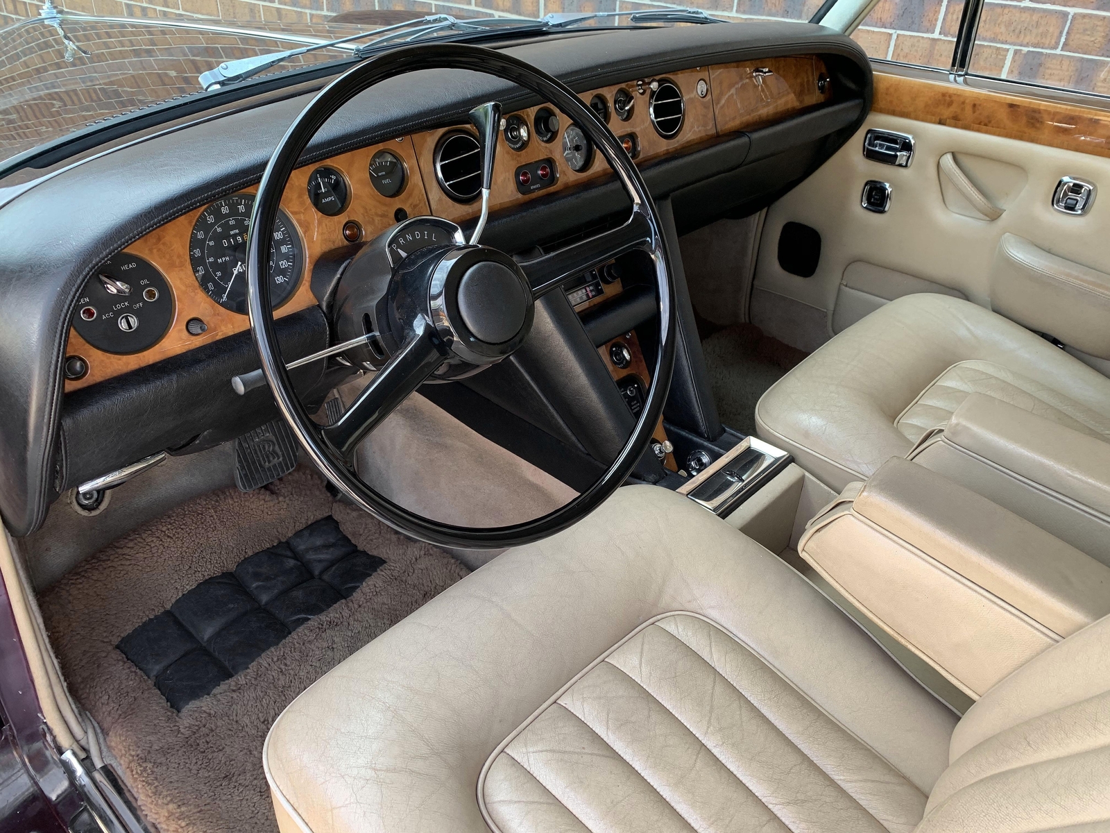 Rolls-Royce-Silver-Shadow-1971-Sedan-LWB-12