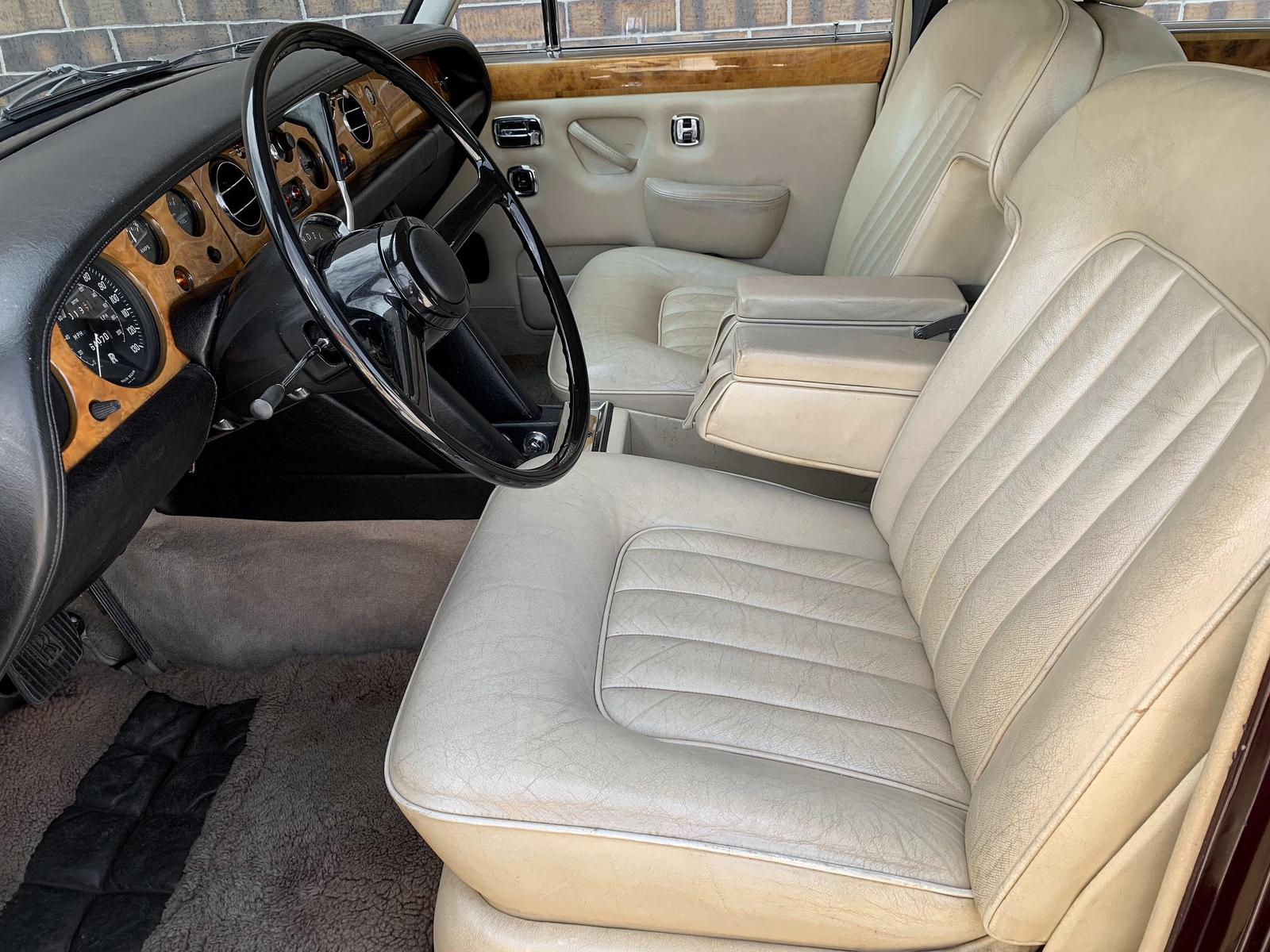 Rolls-Royce-Silver-Shadow-1971-Sedan-LWB-13