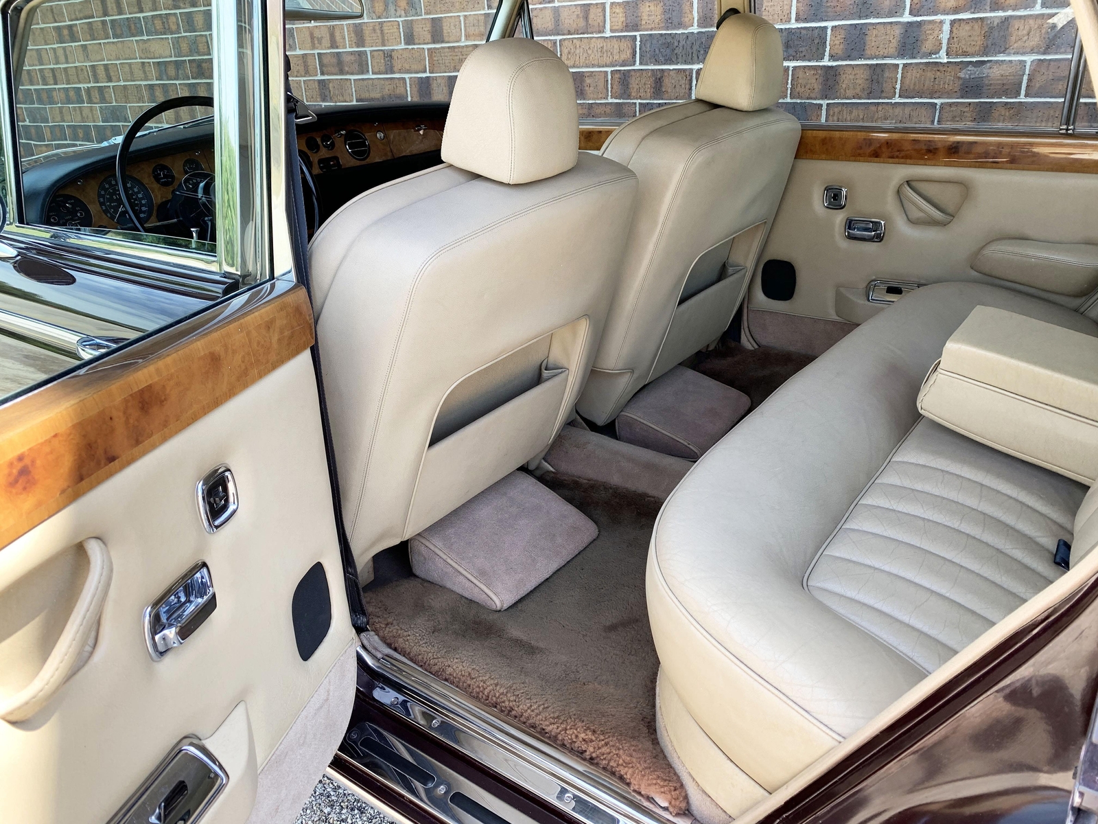 Rolls-Royce-Silver-Shadow-1971-Sedan-LWB-14