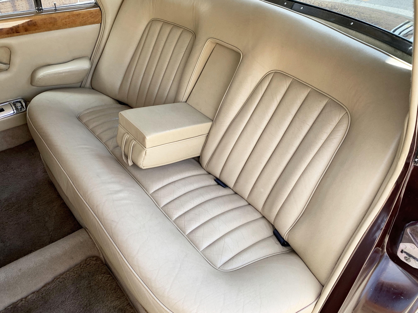 Rolls-Royce-Silver-Shadow-1971-Sedan-LWB-16