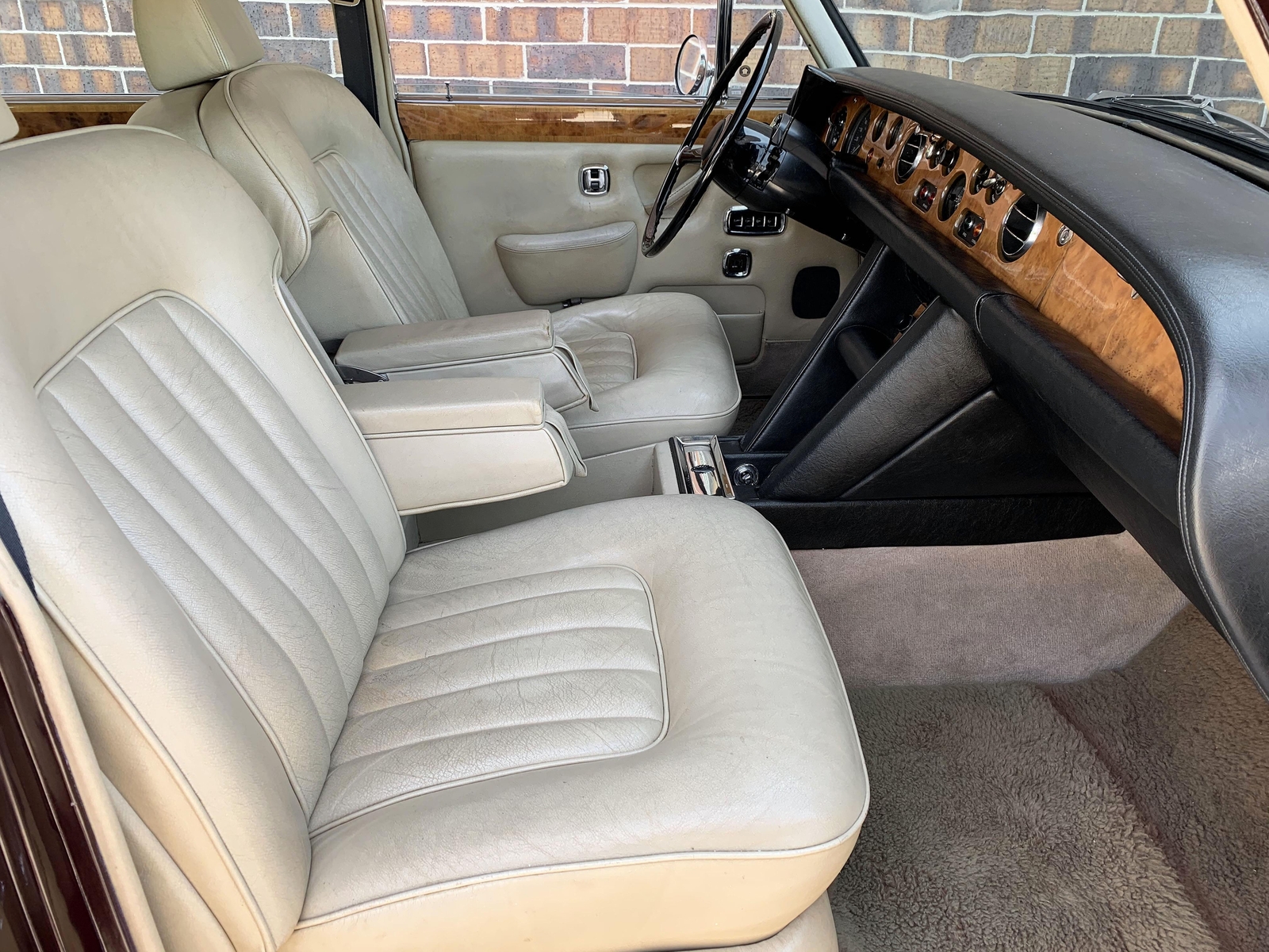 Rolls-Royce-Silver-Shadow-1971-Sedan-LWB-20