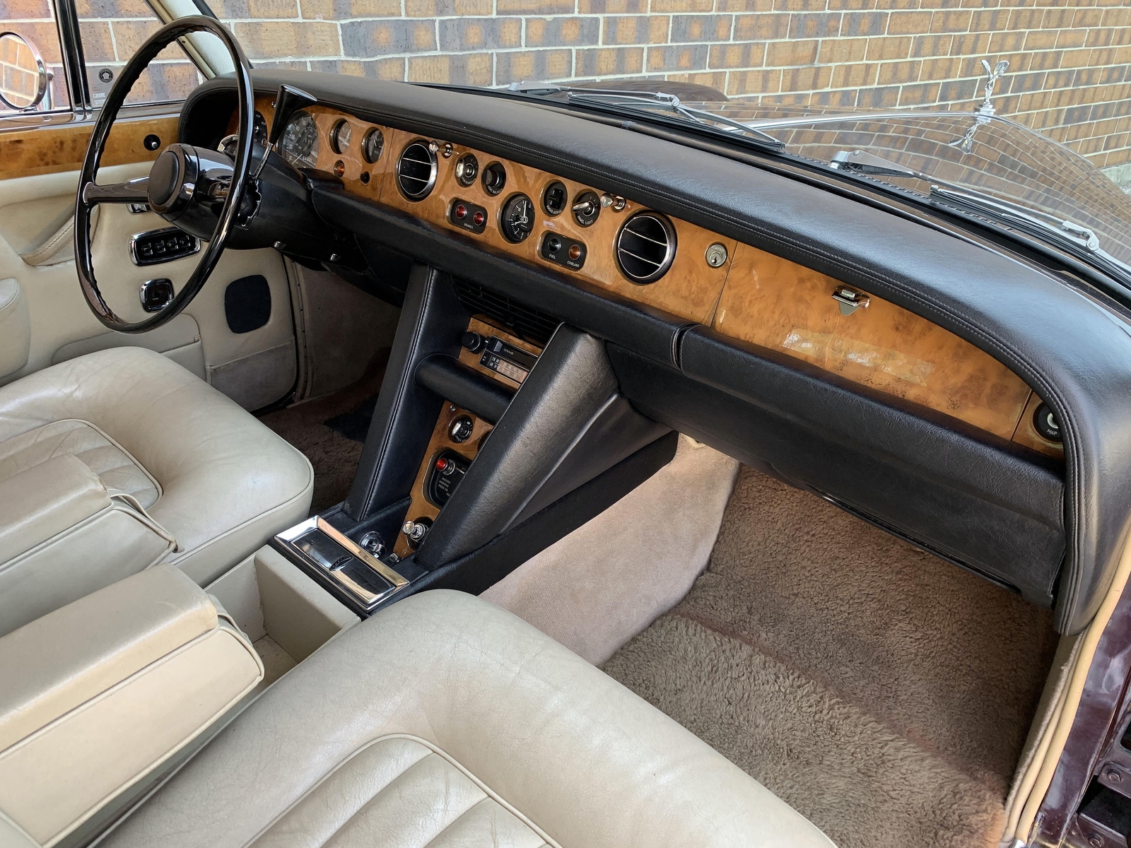 Rolls-Royce-Silver-Shadow-1971-Sedan-LWB-21